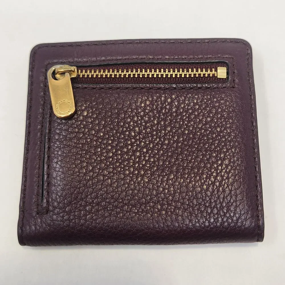Marc by Marc Jacobs Classic Q Bifold Wallet Single Snap Closure Maroon Leather - Picture 3 of 7